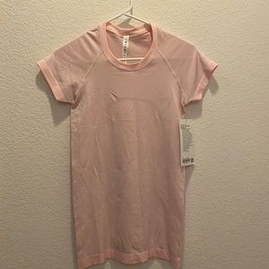NWT Lululemon swiftly tech strawberry milkshake size 4 XS